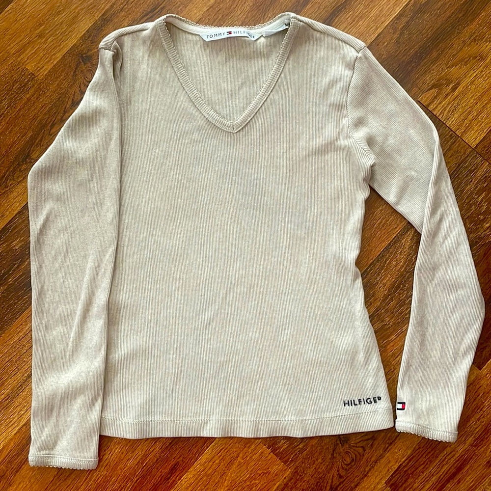 Tommy Hilfiger neutral top long sleeved size s/p v neck